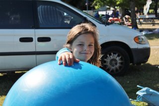 girl_with_exercise_ball.jpg