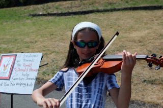 violin_girl_close-up_five.jpg